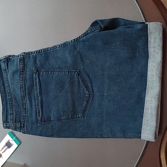 Ladies DKNY Denim Five pocket Dark Wash Shorts - Picture 5 of 5